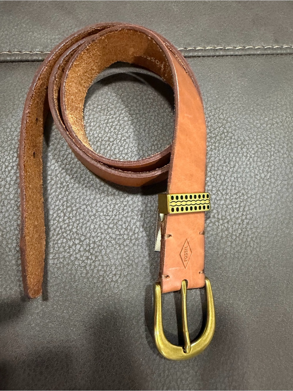 Fossil Leather Belt in Warm Brown with Brass-Tone Buckle